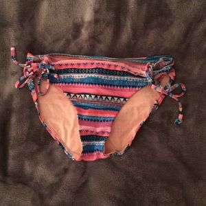 Patterned bikini bottoms